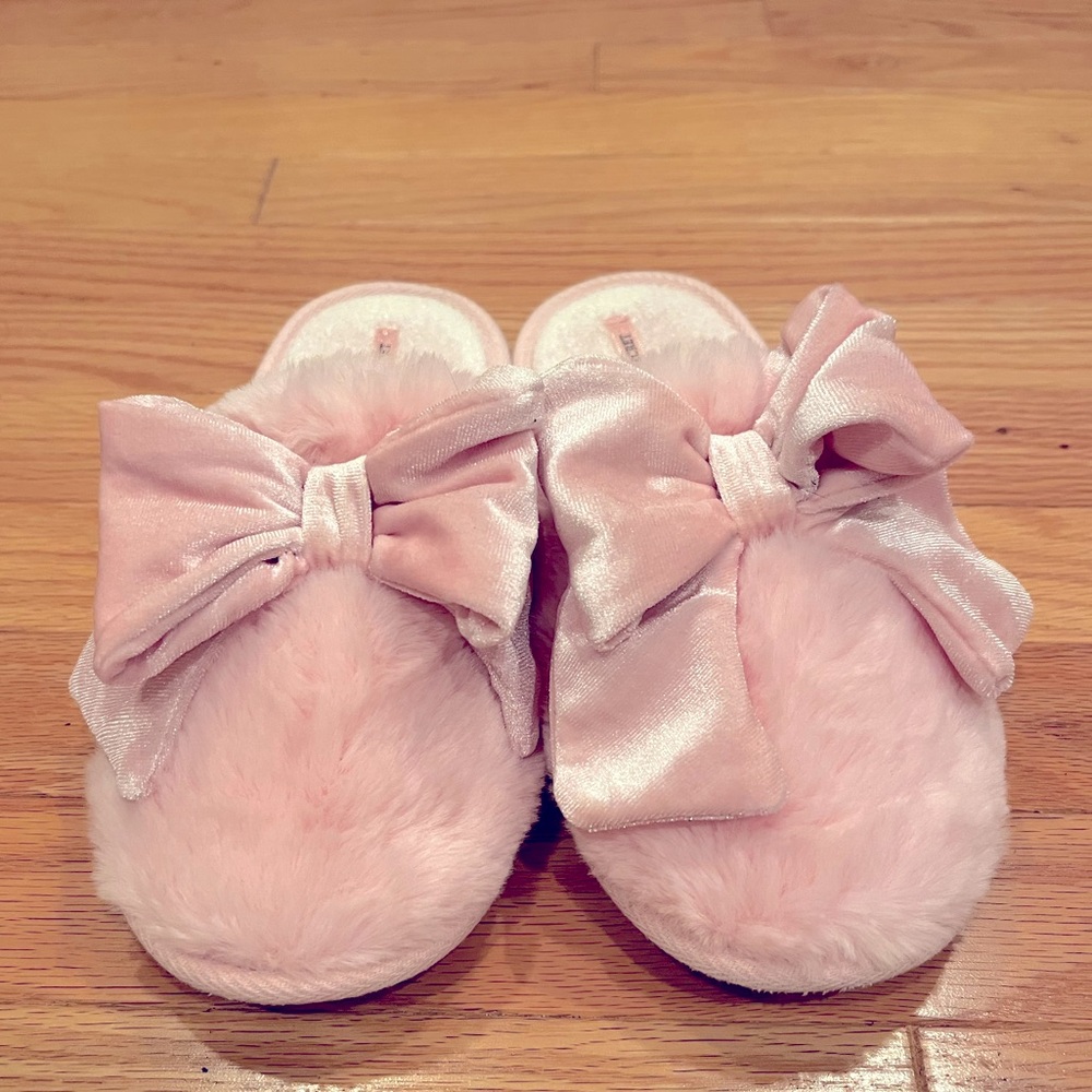 VICTORIA'S SECRET VELVET BOW SLIPPERS, SIZE M (7/8) NEW